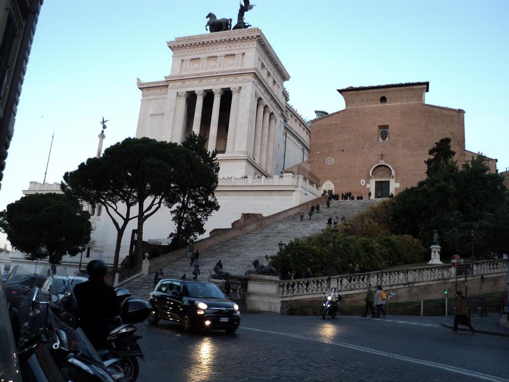 Piazza Venezia Suite And Terrace Rome Exterior photo